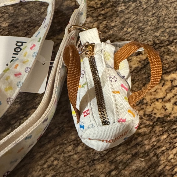 Pooie Vuiton Dog Waste Bags & Leash, Collar, Waste bag dispenser and bowl - Picture 8 of 8